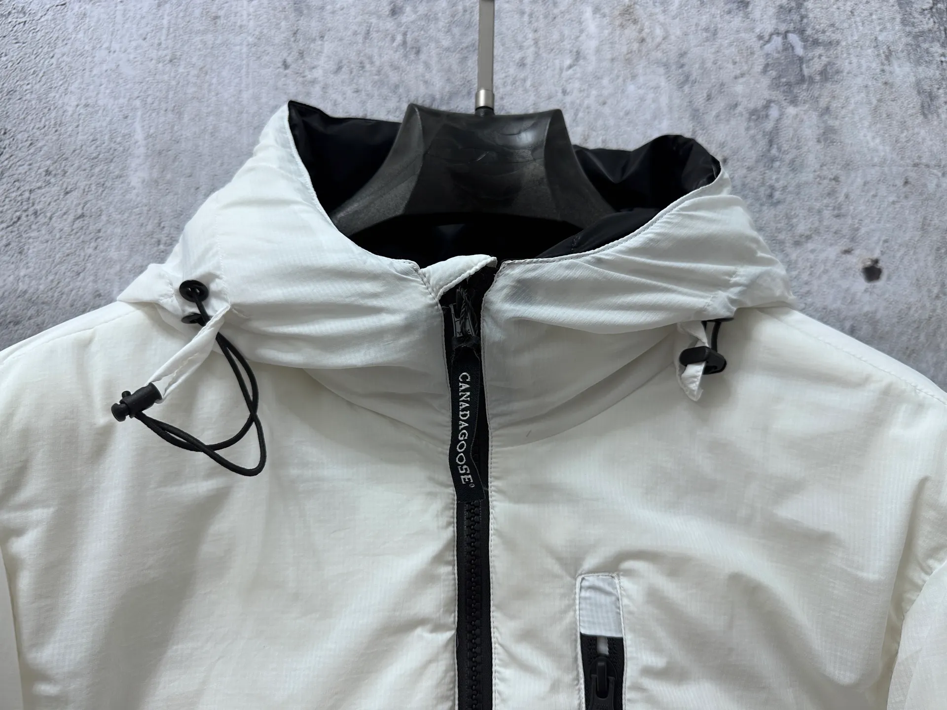 P840 [Canada Goose] Big Goose 5078 down jacket is different from the junk products in the market🗯️The same picture but different price means different versions ✅Don’t be fooled by the same copywriters and pirated picture gangs who mix and distribute high-luxury pictures at low prices. Once you receive it and compare the quality, you will know where the difference is. Don’t lie. Look for the terminal. I don’t guarantee that my products are the cheapest, but I definitely guarantee that they are worth every penny of your hard-earned money! Canada Goose down jacket top version, warm and cold-resistant, nice upper body effect, super lightweight, size: XS-XL